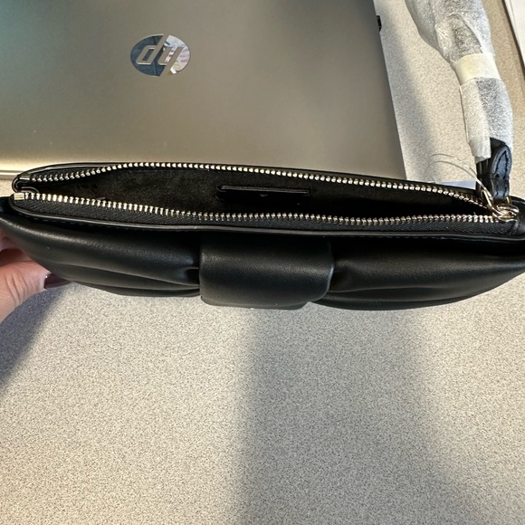 Kate Spade NWT leather wristlet - Picture 2 of 3